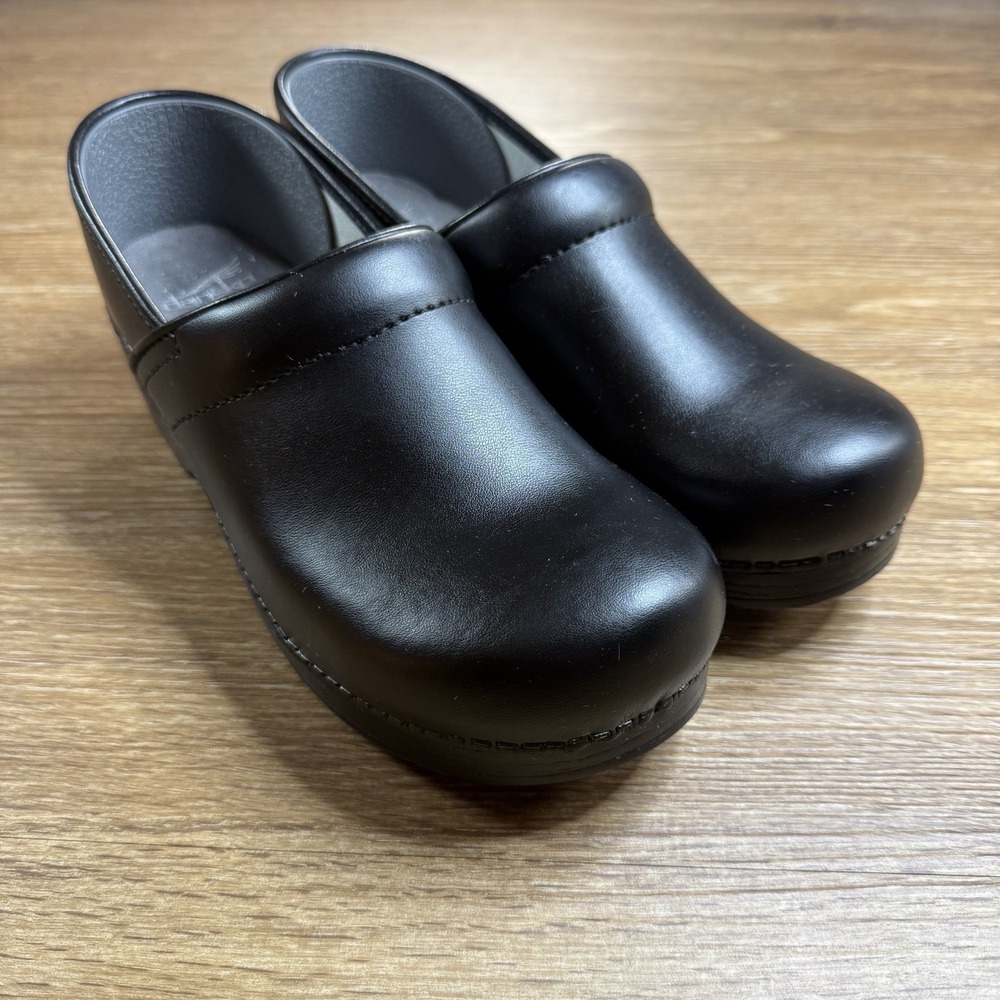 Dansko Professional Clogs Women's 41 10.5-11 Black Cabrio Leather Work Shoes